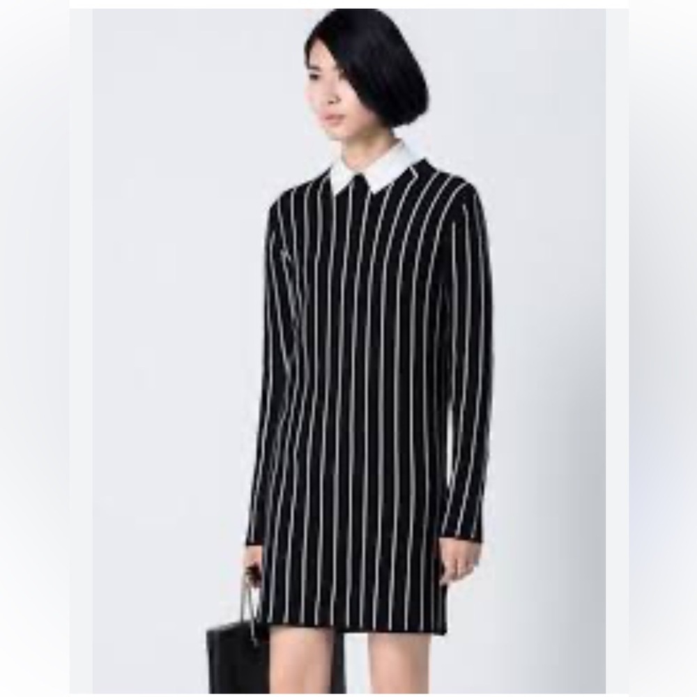 Revamped
Black White Pinstripe Collared Dress M
Wednesday Addams Goth - Picture 8 of 15